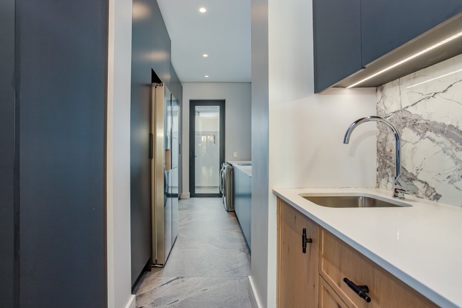 5 Bedroom Property for Sale in Val De Vie Estate Western Cape